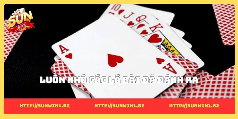 Luôn nhớ các lá bài đã đánh ra